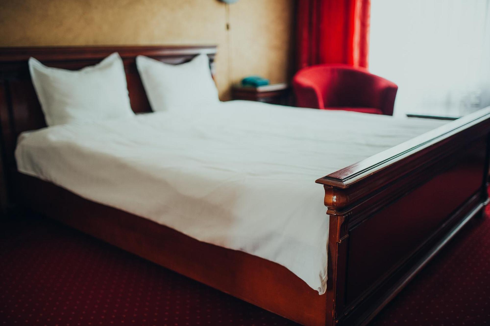 Hotel Bavaria كرايوفا المظهر الخارجي الصورة