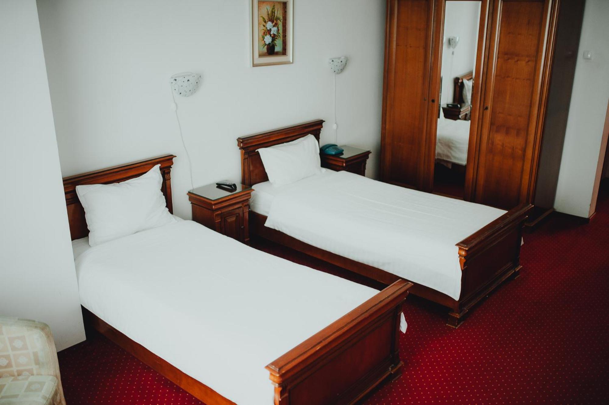 Hotel Bavaria كرايوفا المظهر الخارجي الصورة