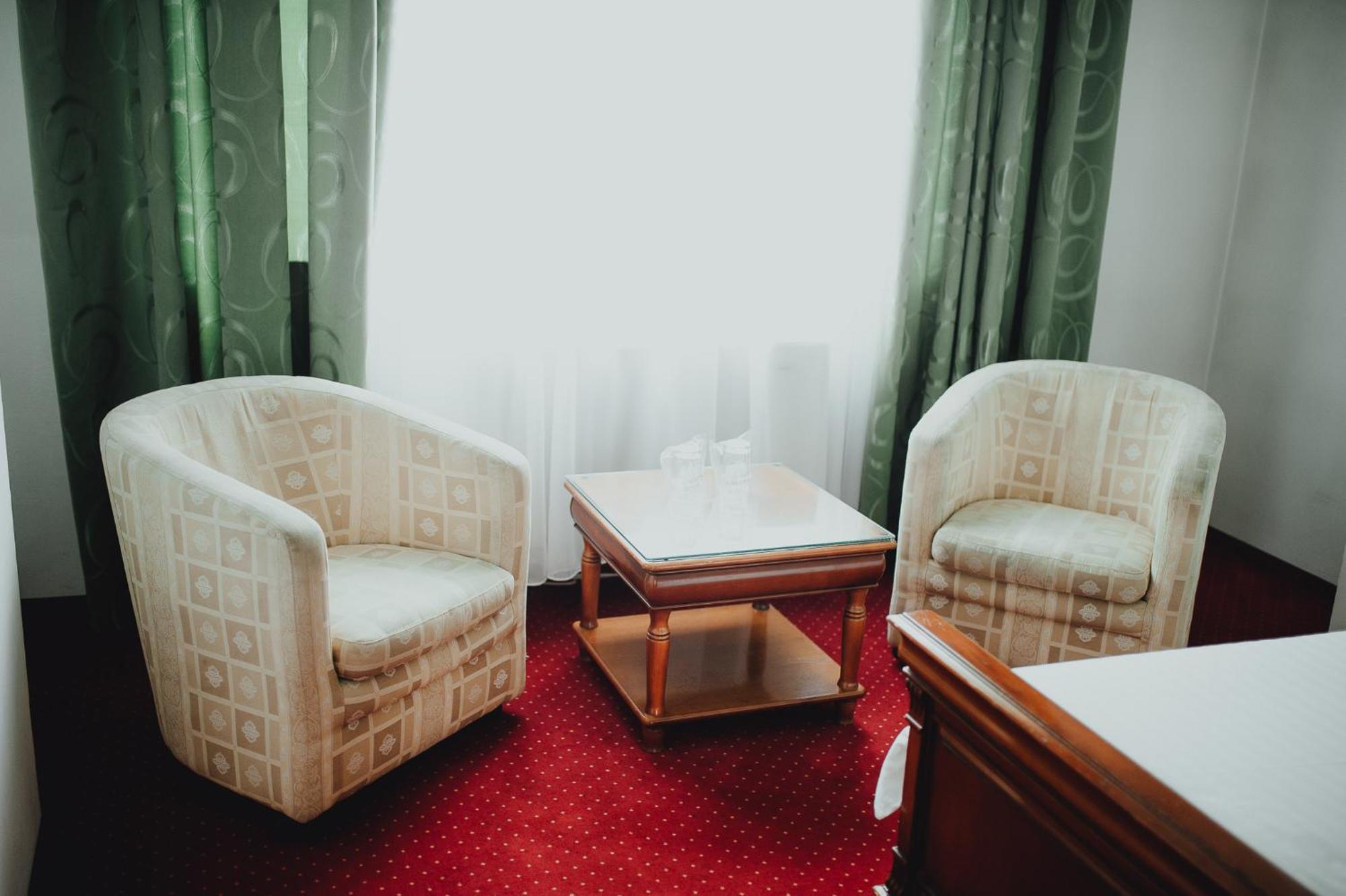 Hotel Bavaria كرايوفا المظهر الخارجي الصورة