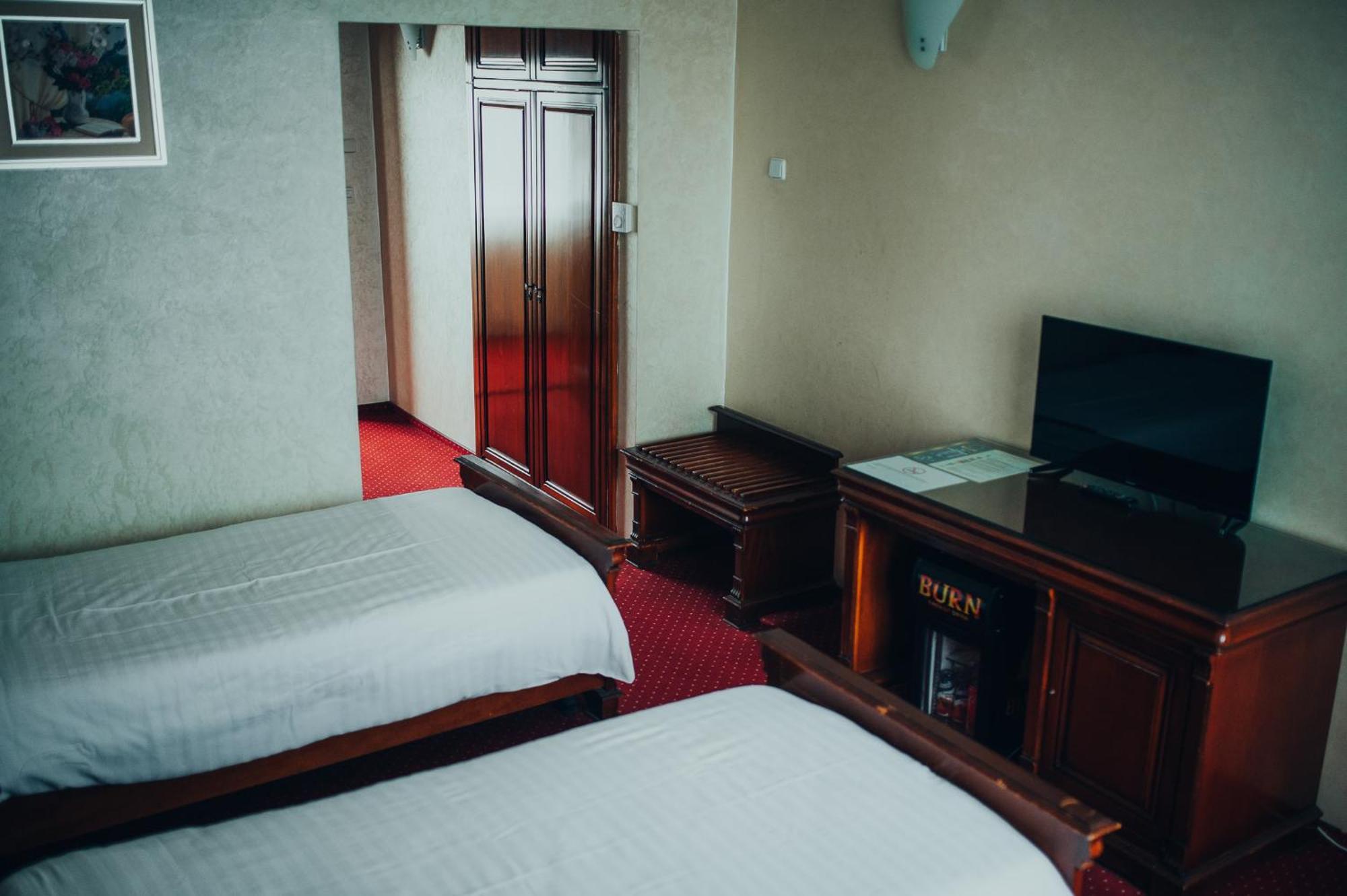 Hotel Bavaria كرايوفا المظهر الخارجي الصورة