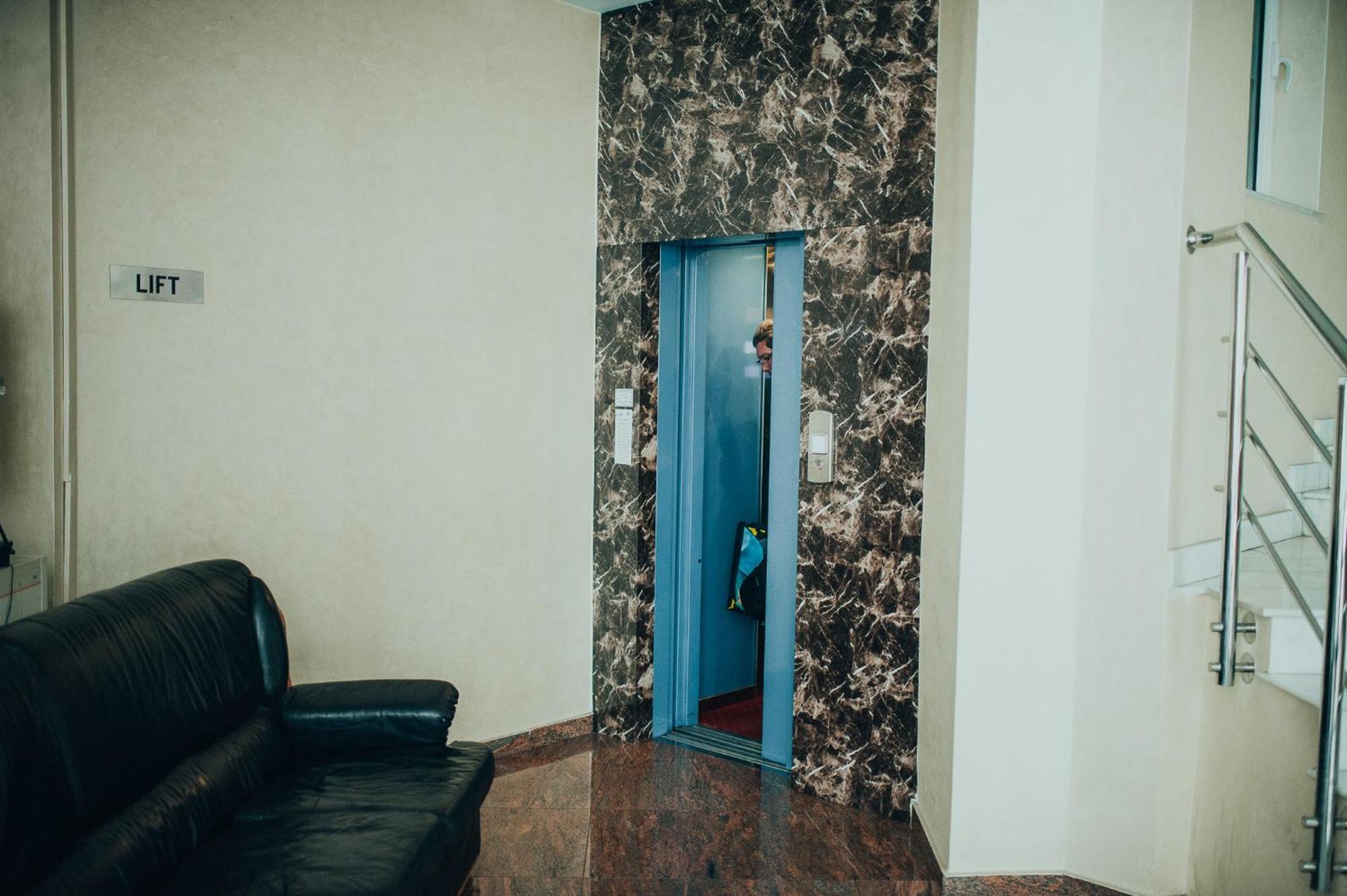 Hotel Bavaria كرايوفا المظهر الخارجي الصورة
