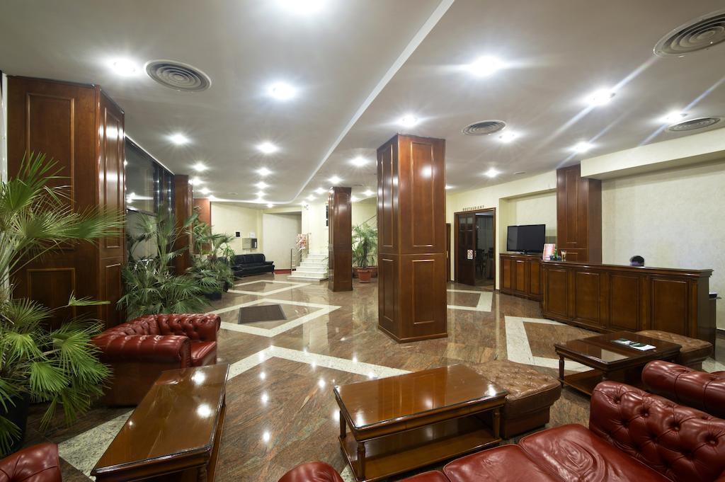 Hotel Bavaria كرايوفا المظهر الخارجي الصورة
