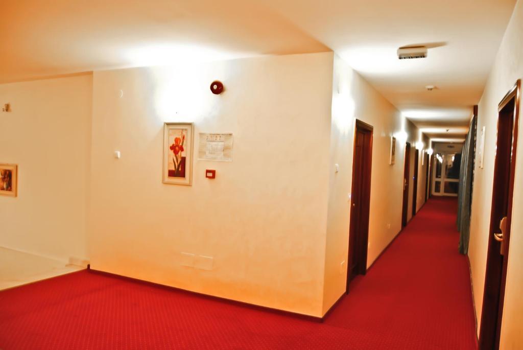 Hotel Bavaria كرايوفا المظهر الخارجي الصورة