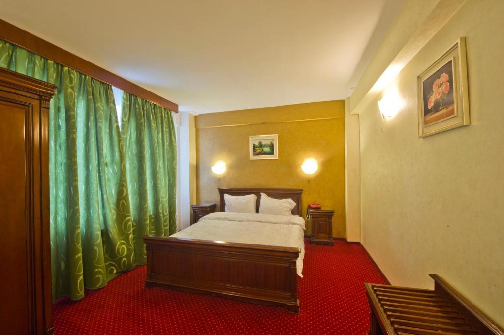 Hotel Bavaria كرايوفا المظهر الخارجي الصورة