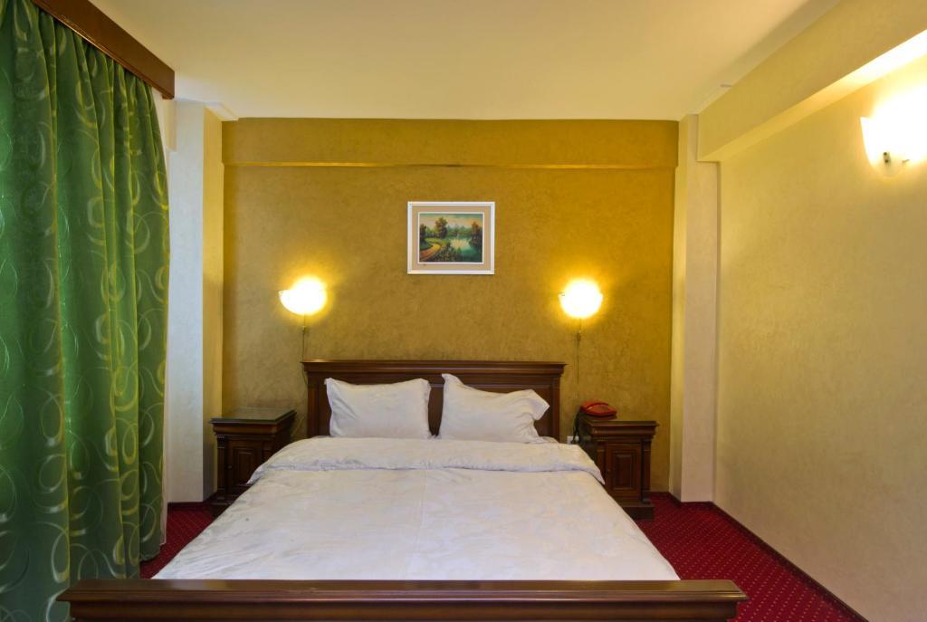 Hotel Bavaria كرايوفا المظهر الخارجي الصورة