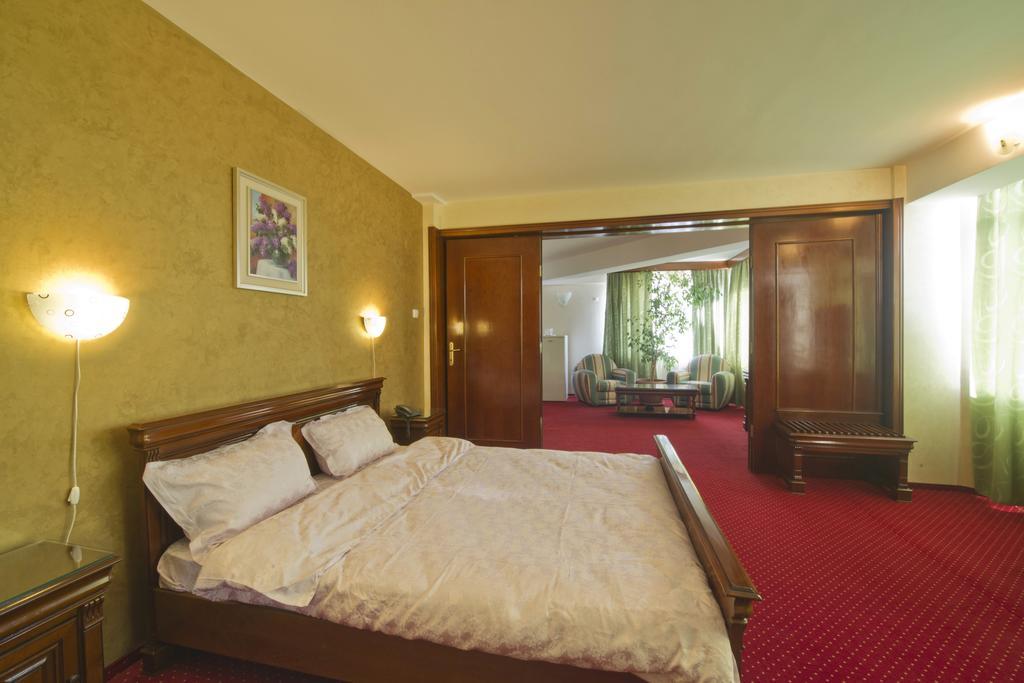 Hotel Bavaria كرايوفا المظهر الخارجي الصورة