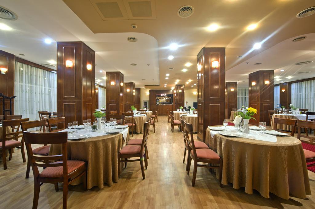 Hotel Bavaria كرايوفا المظهر الخارجي الصورة